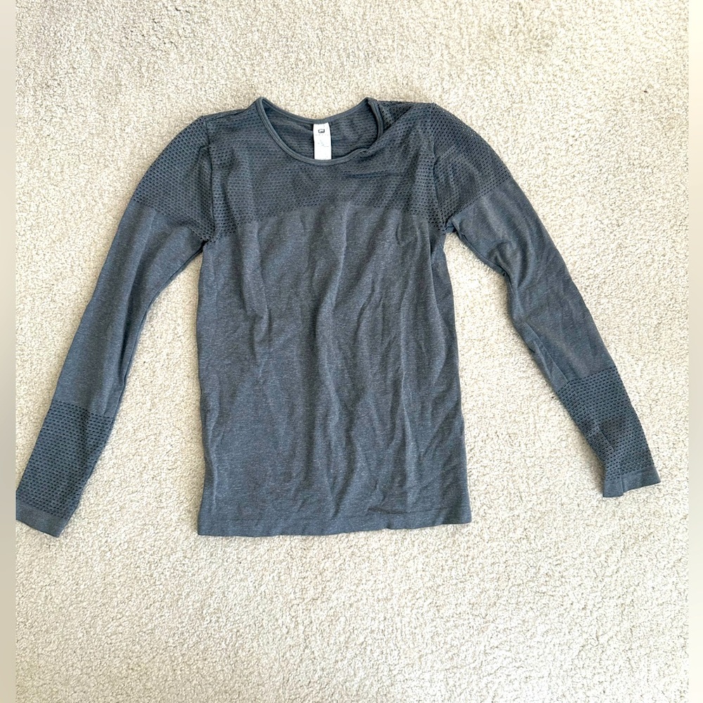 Fabletics Musetta Seamless Perforated Long Sleeve Gray Top size medium
